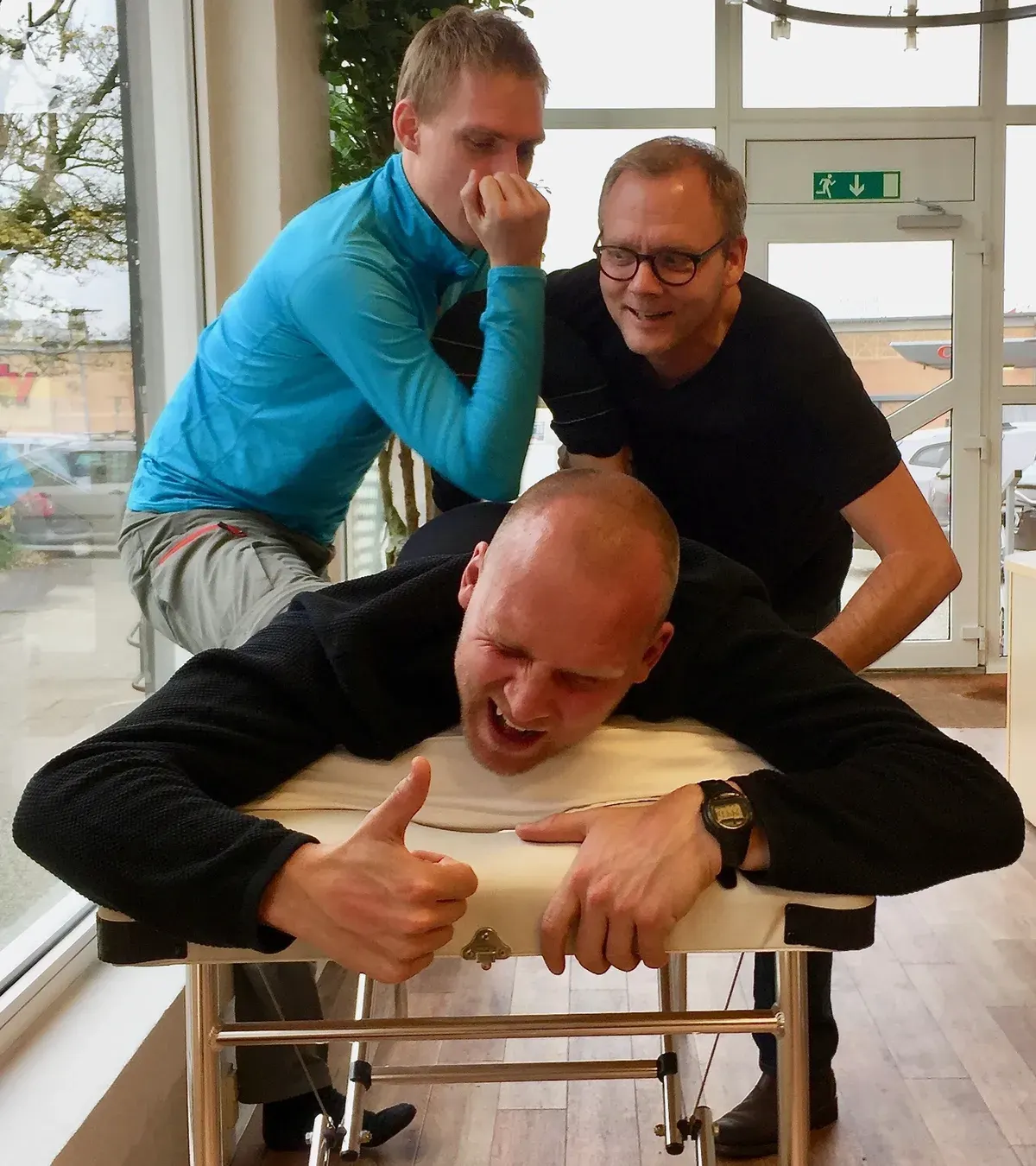 Studerende ved praktisk øvelse